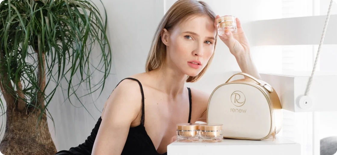 Kobieta z kosmetykami